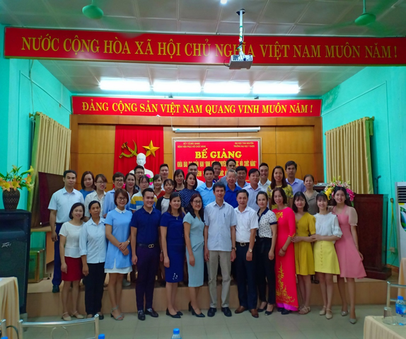 BẾ GIẢNG LỚP ĐÀO TẠO ĐỊNH HƯỚNG CHUYÊN KHOA PHỤC HỒI CHỨC NĂNG