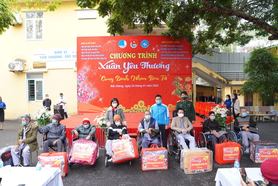 CHƯƠNG TRÌNH “XUÂN YÊU THƯƠNG - CÙNG BỆNH NHÂN ĐÓN TÊT” NĂM 2022