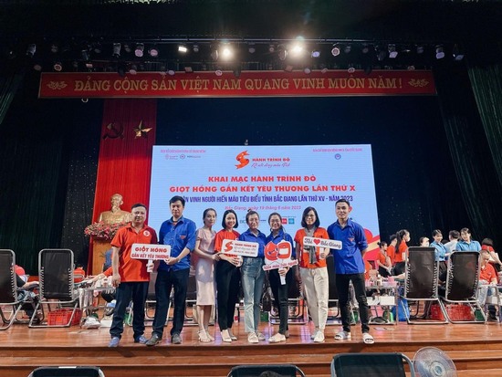 Bệnh viện Phục hồi chức năng tham gia chương trình hành trình đỏ kết nối dòng máu Việt, ngày hội hiến máu "giọt hồng gắn kết yêu thương"