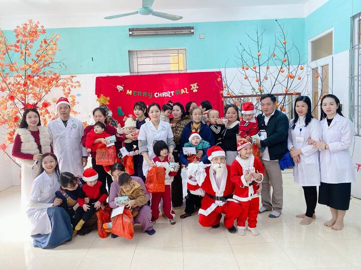 Giáng sinh ấm áp và yêu thương tại Bệnh viện Phục hồi chức năng