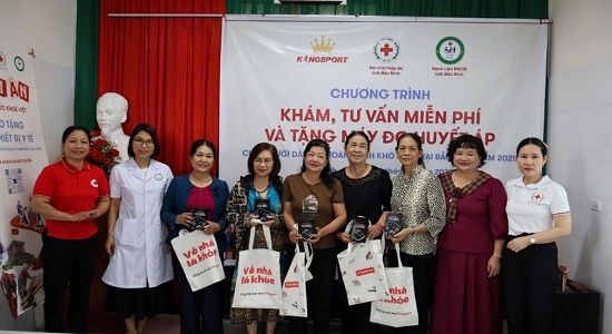 Khám bệnh, tư vấn sức khoẻ miễn phí cho 250 người cao tuổi có hoàn cảnh khó khăn tại phường Đa Mai