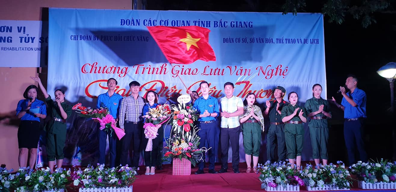 Chi đoàn bệnh viện Phục hồi chức năng Bắc Giang tổ chức  Chương trình giao lưu văn nghệ "Giai điệu yêu thương"phục vụ người bệnh